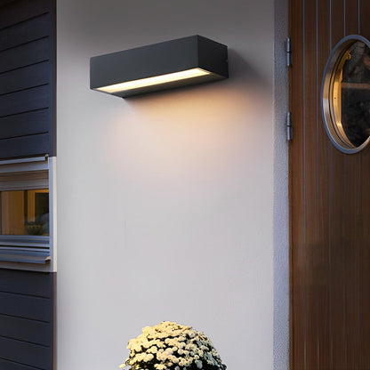 Modern Waterproof Outdoor Wall Light – Durable LED Exterior Sconce