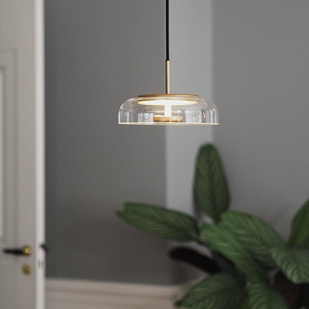Modern Brass and Glass Pendant Light – Elegant Illumination for Home