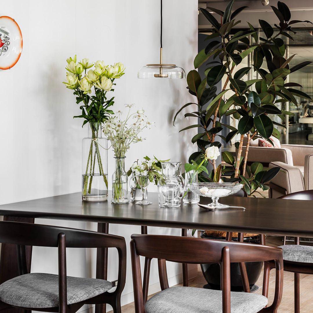 Modern Brass and Glass Pendant Light – Elegant Illumination for Home