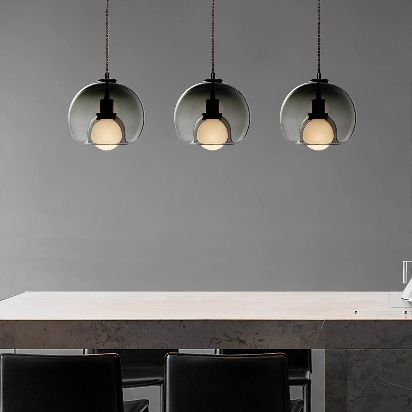 Minimalist Metal Pendant Light – Soft Illumination for Modern Spaces