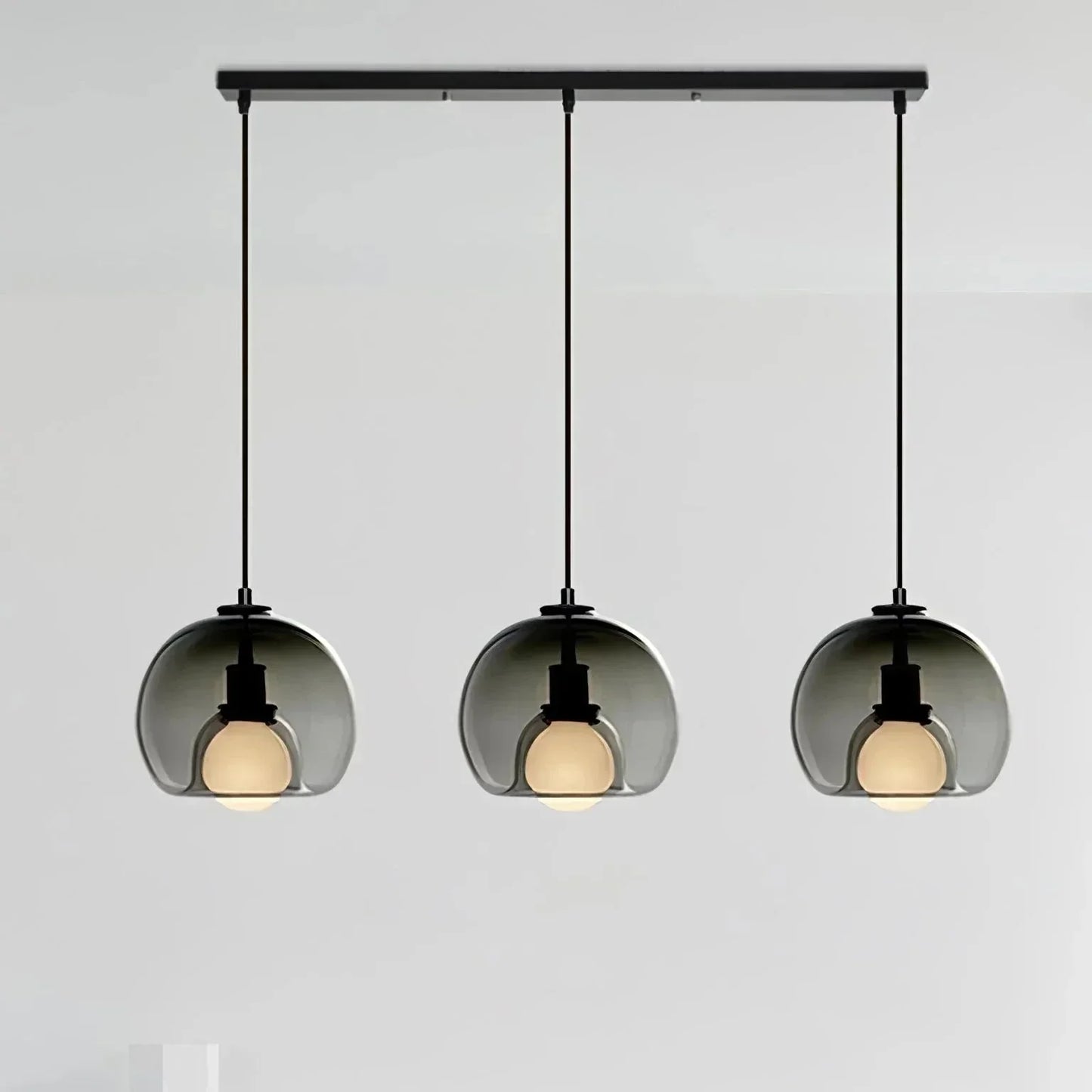 Minimalist Metal Pendant Light – Soft Illumination for Modern Spaces