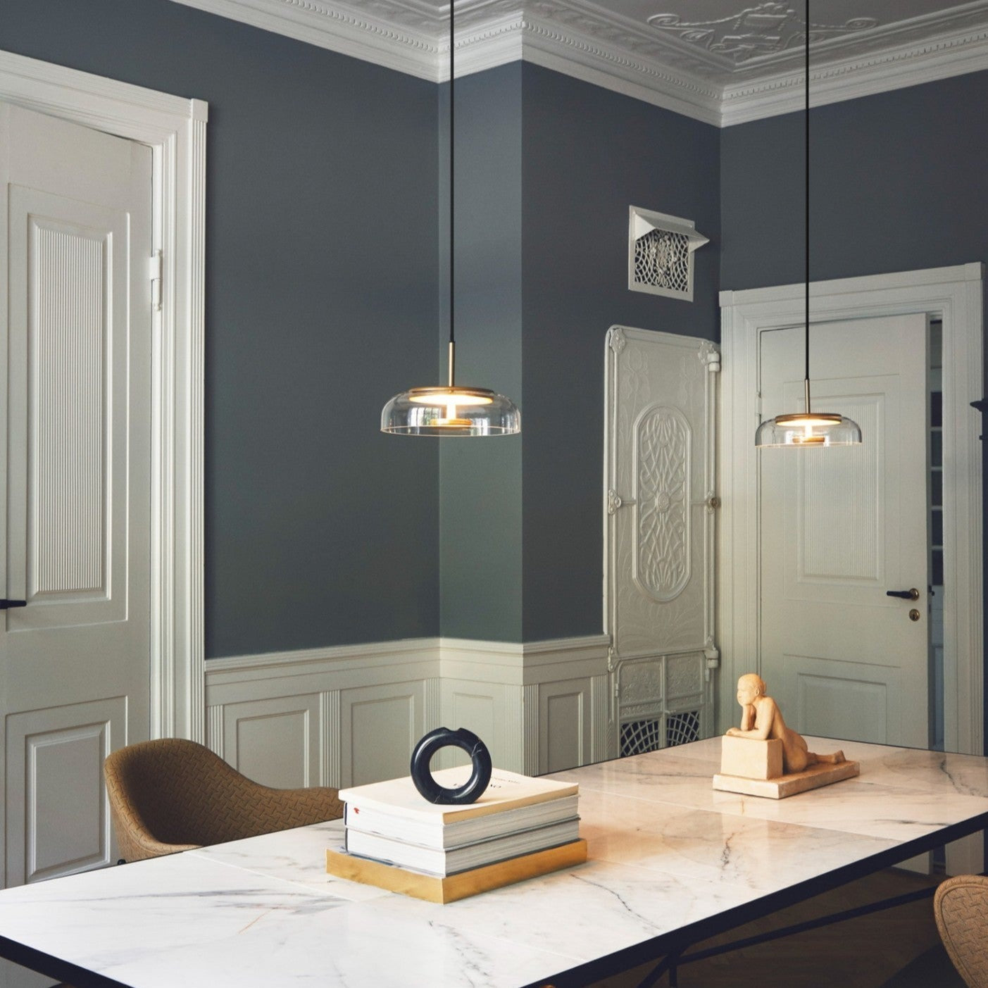 Modern Brass and Glass Pendant Light – Elegant Illumination for Home