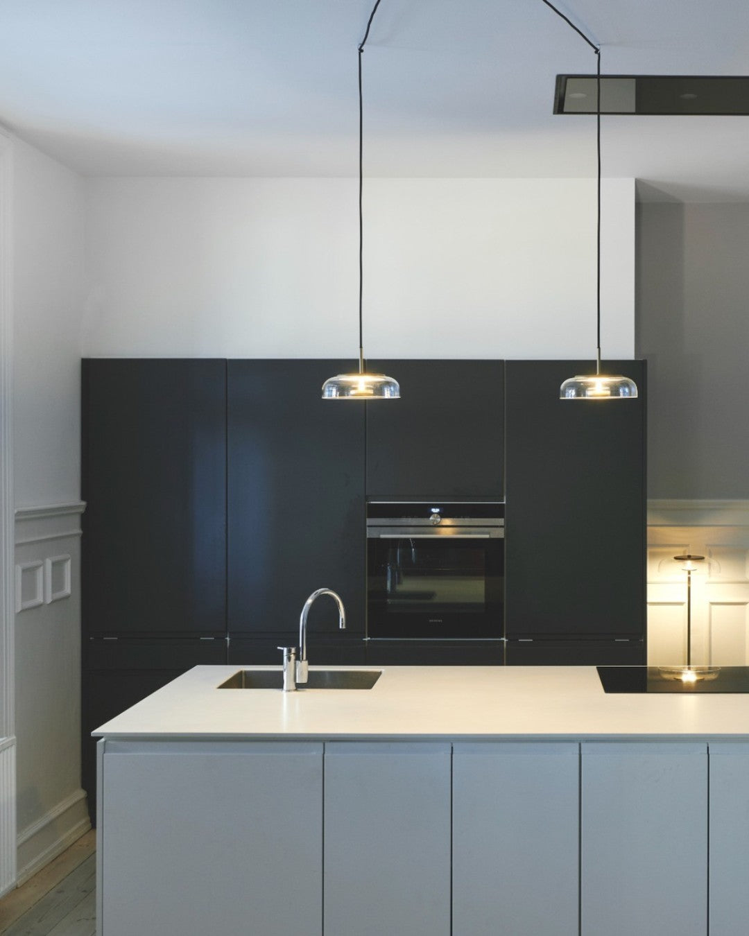 Modern Brass and Glass Pendant Light – Elegant Illumination for Home