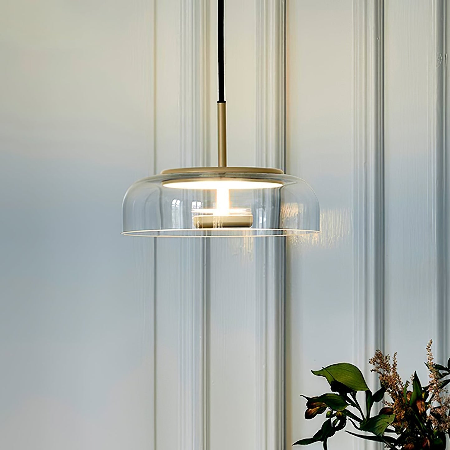 Modern Brass and Glass Pendant Light – Elegant Illumination for Home