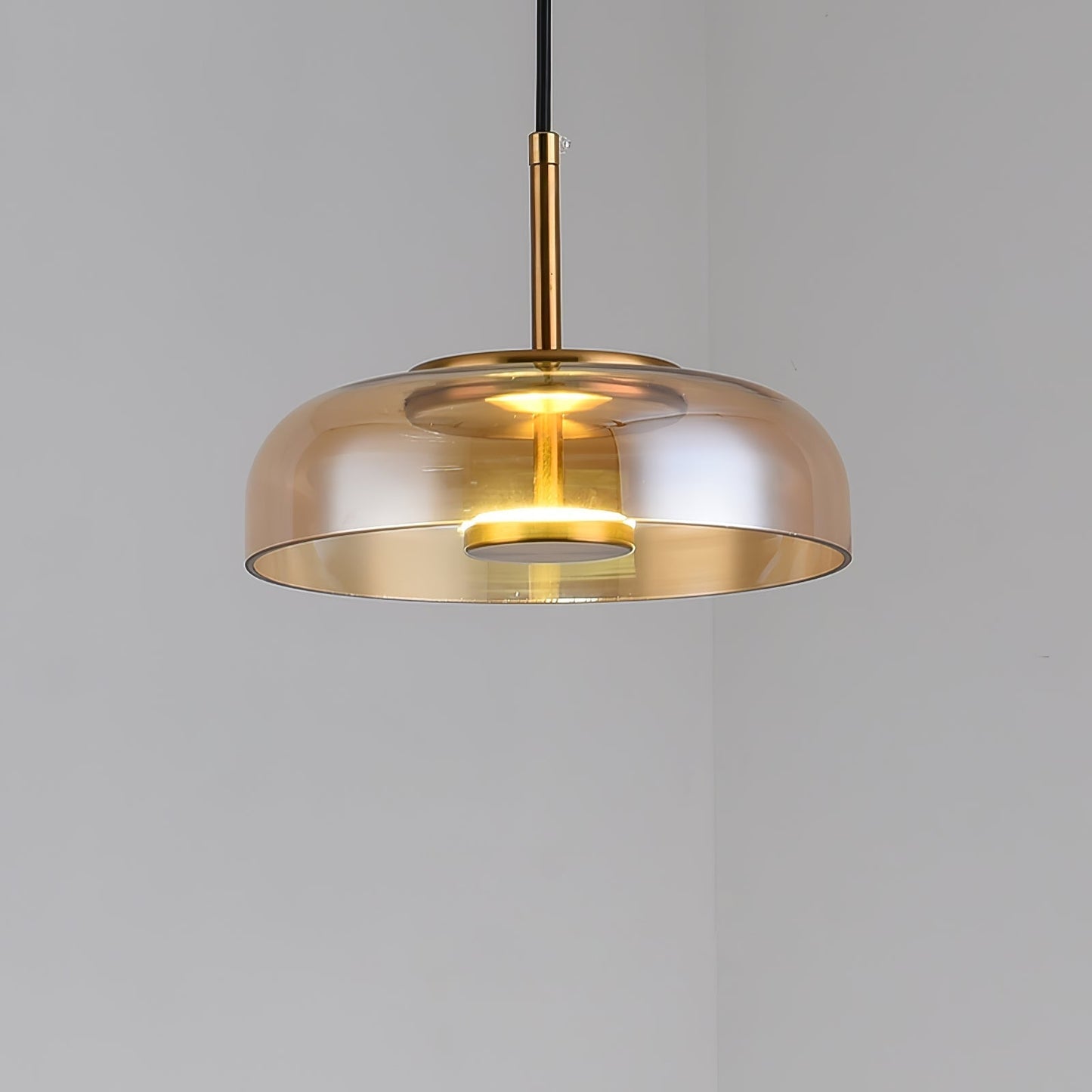 Modern Brass and Glass Pendant Light – Elegant Illumination for Home
