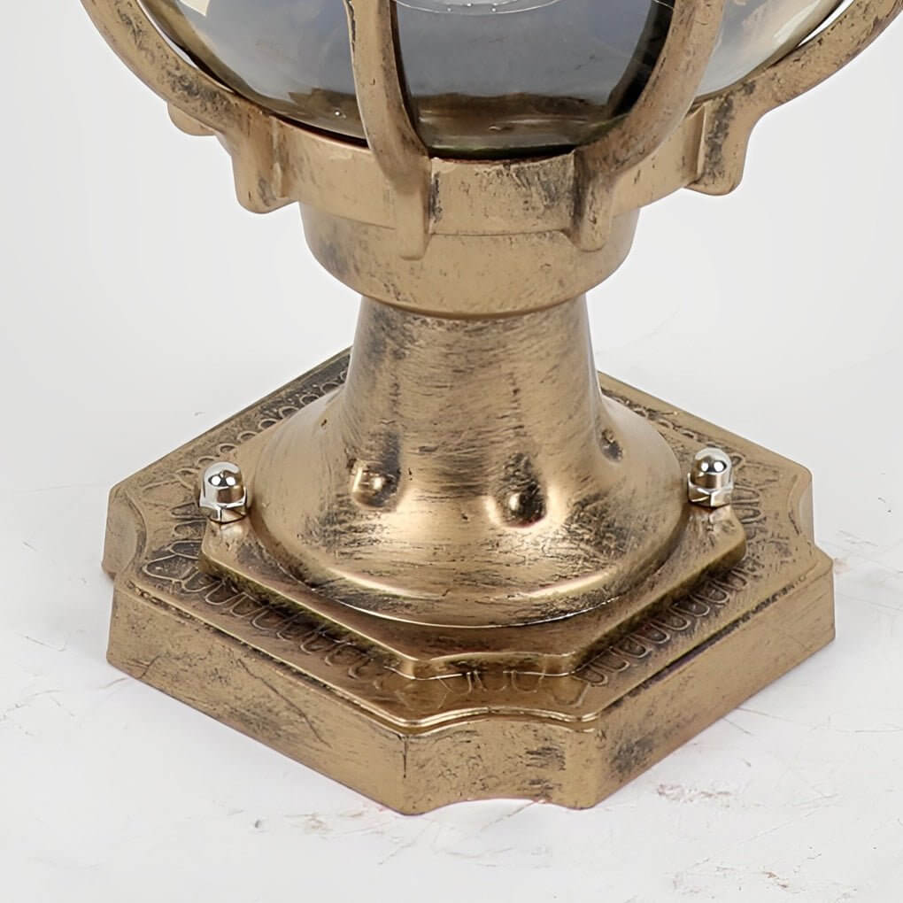 Vintage Outdoor Post Light – Elegant Glass Globe for Garden Lighting