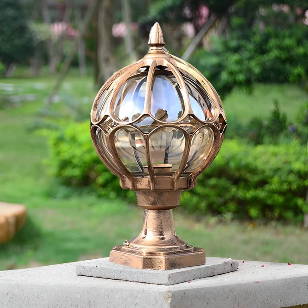 Vintage Outdoor Post Light – Elegant Glass Globe for Garden Lighting